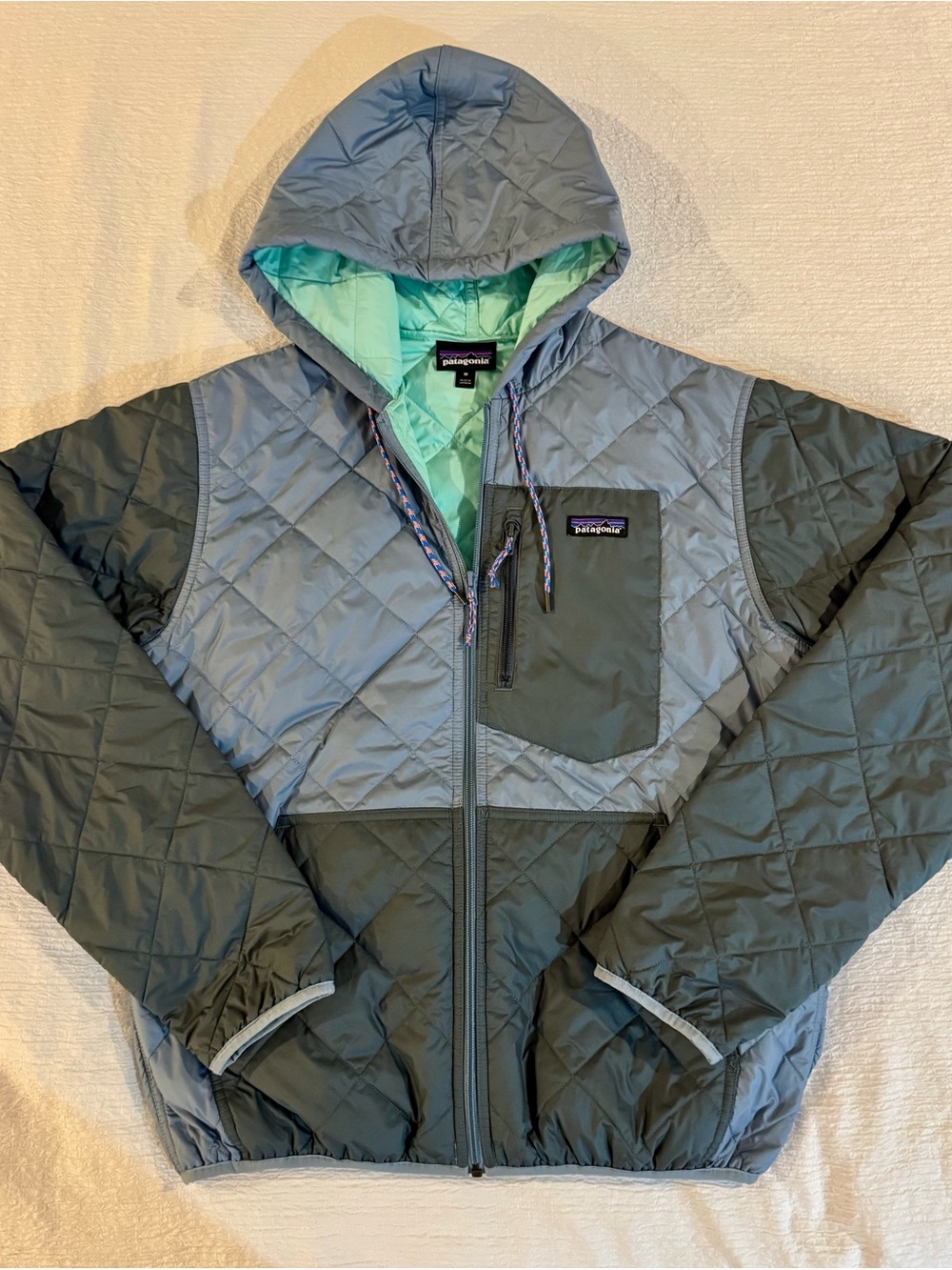 Patagonia Men’s Diamond Quilted Bomber Hoodie Jacket Two Tone Insultated